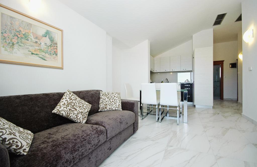Apartments Victoria Privlaka プリヴラカ 部屋 写真