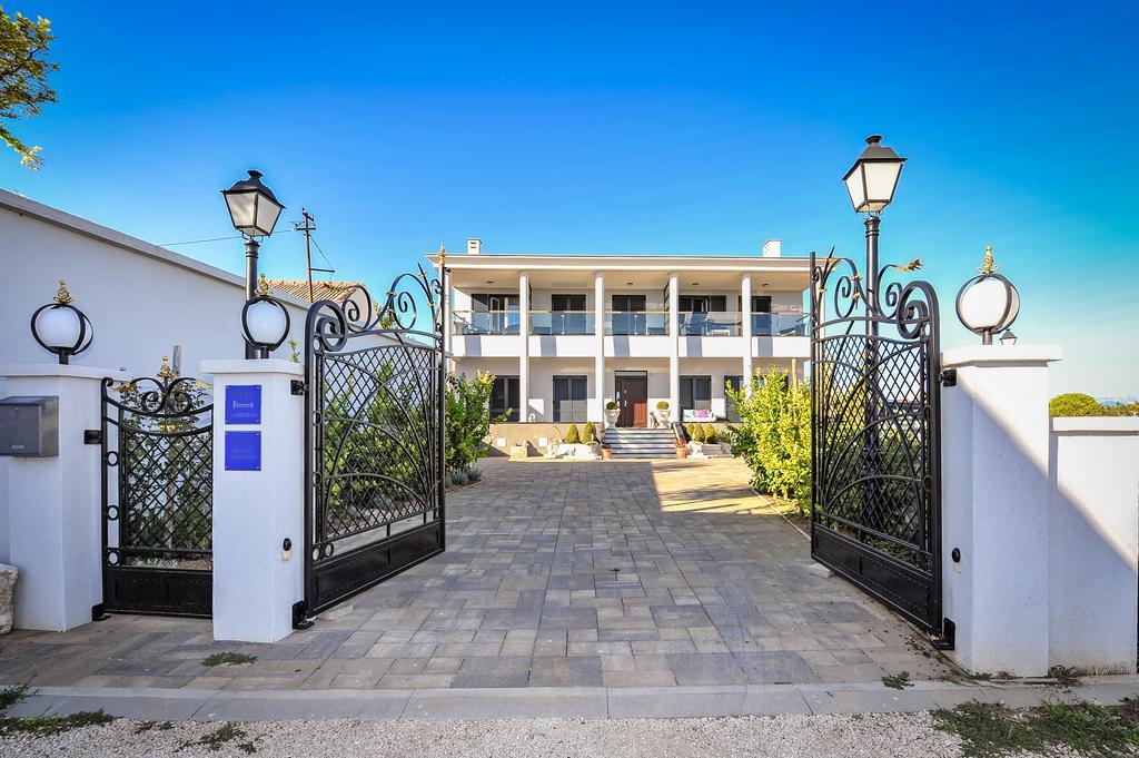Apartments Victoria Privlaka プリヴラカ エクステリア 写真