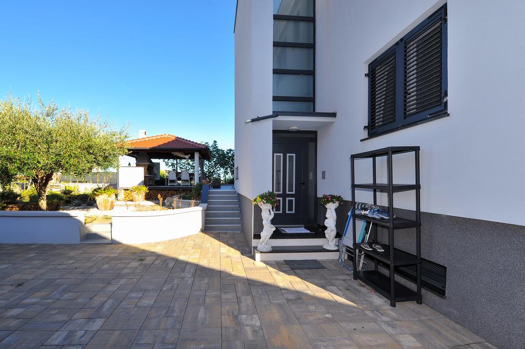 Apartments Victoria Privlaka エクステリア 写真